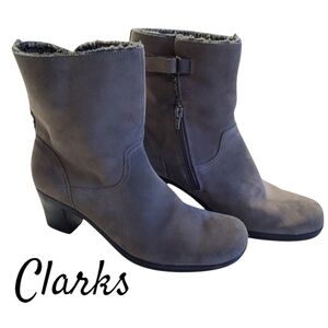 Clarks Women's Gray Ankle Boots
